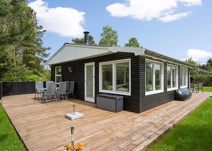 Three-bedroom In Feriehus *
