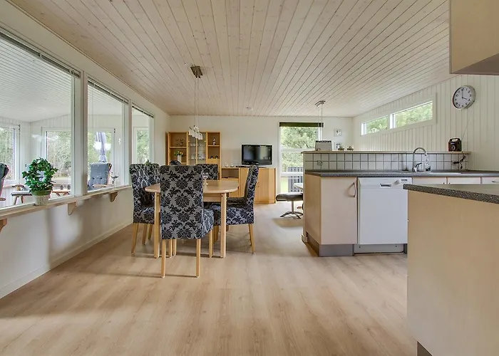 Three-bedroom In Feriehus *